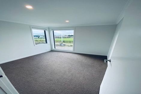 Photo of property in 10 Rauriki Lane, Rosehill, Papakura, 2113