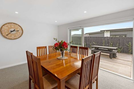Photo of property in 1 Corsica Court, Fitzherbert, Palmerston North, 4410