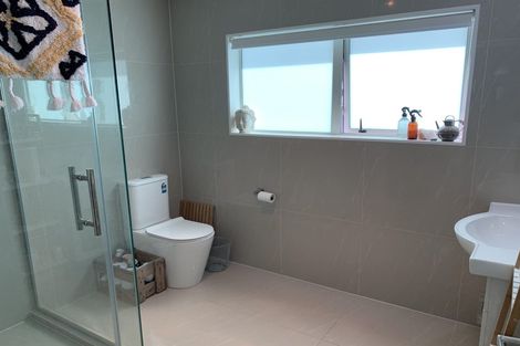 Photo of property in 4a Sherwood Avenue, Te Atatu South, Auckland, 0610