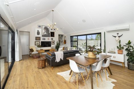 Photo of property in 2 Len Ireland Drive, Kumeu, 0810