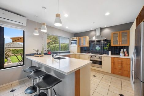 Photo of property in 27 Lansell Drive, East Tamaki Heights, Auckland, 2016