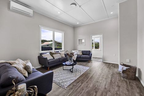 Photo of property in 35 Gladstone Street, Hawera, 4610