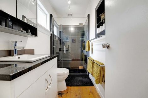 Photo of property in 1/66 Manuka Road, Glenfield, Auckland, 0629