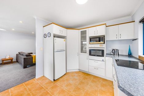 Photo of property in 1b Triangle Road, Massey, Auckland, 0614