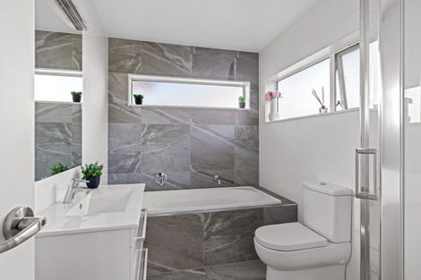 Photo of property in 8 Somerset Place, Stanmore Bay, Whangaparaoa, 0932