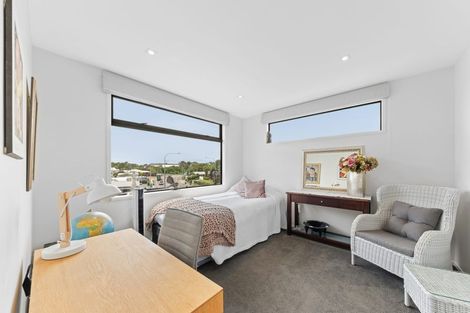 Photo of property in 252 Courtenay Street, Strandon, New Plymouth, 4312