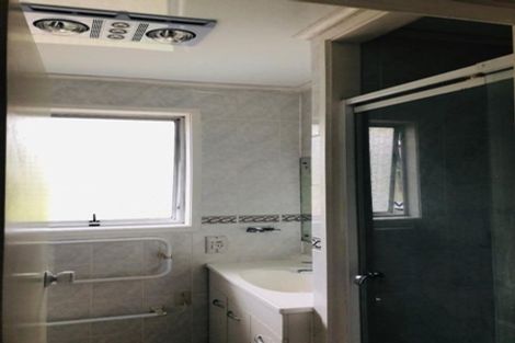 Photo of property in 23 Regency Place, Sunnynook, Auckland, 0632