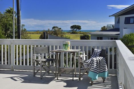 Photo of property in 2 Koura Crescent, Mahia, Nuhaka, 4198