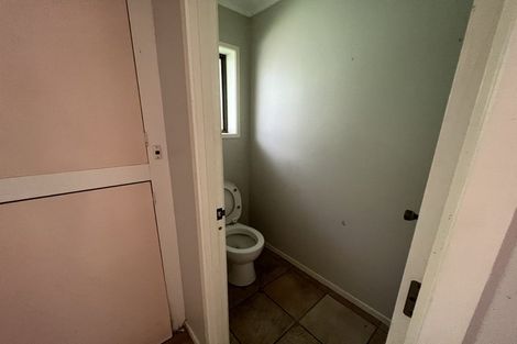 Photo of property in 121 Chamberlain Road, Massey, Auckland, 0614