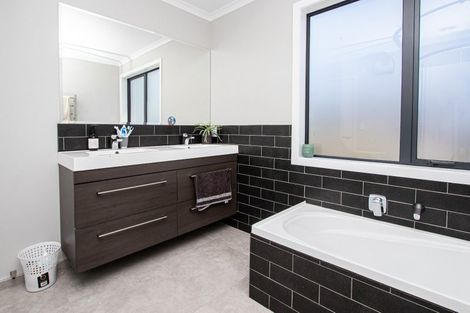 Photo of property in 42 Jarrett Terrace, Leamington, Cambridge, 3432