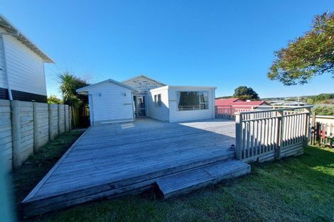 Photo of property in 132 Pioneer Road, Moturoa, New Plymouth, 4310