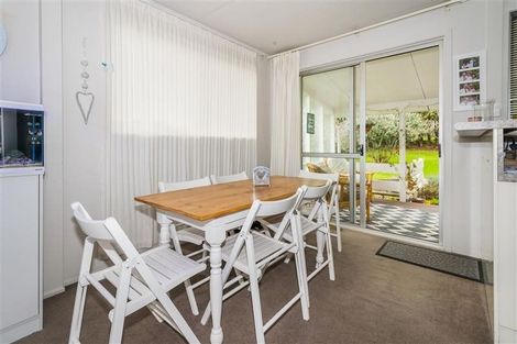 Photo of property in 12 William Souter Street, Forrest Hill, Auckland, 0620