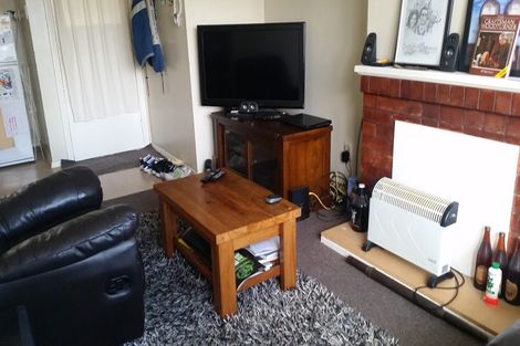 Photo of property in 90-92 Strand Crescent, Naenae, Lower Hutt, 5011