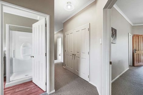 Photo of property in 20 Paraekaretu Street, Hunterville, 4730