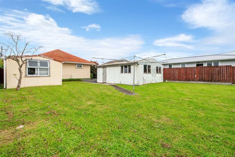 Photo of property in 40 Edwards Avenue, Henderson, Auckland, 0610