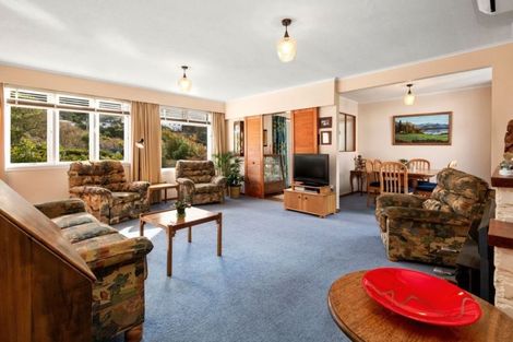Photo of property in 4 Park Avenue, Tawa, Wellington, 5028