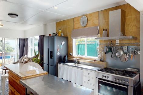 Photo of property in 32 Dixie Street, Te Horo Beach, Otaki, 5581