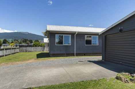 Photo of property in 6 Ngahana Place, Turangi, 3334
