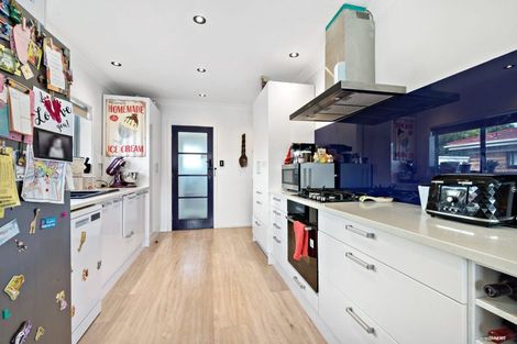 Photo of property in 16 Campbell Place, Papakura, 2110