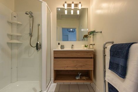 Photo of property in 116 Nevay Road, Karaka Bays, Wellington, 6022