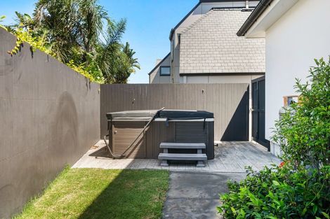 Photo of property in 203 Marine Parade, Mount Maunganui, 3116