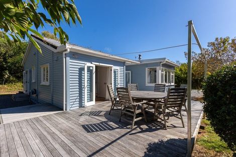 Photo of property in 24 Queens Road, Waikanae Beach, Waikanae, 5036