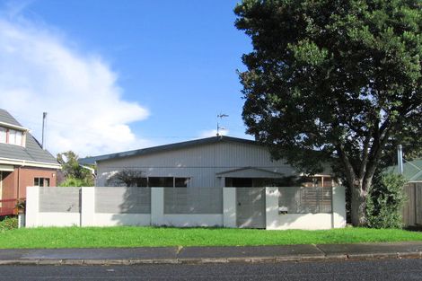 Photo of property in 2/81 Clovelly Road, Bucklands Beach, Auckland, 2012