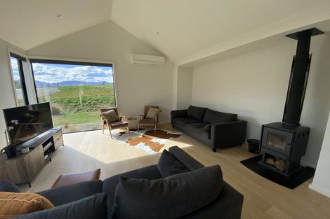 Photo of property in 2 Kotuku Lane, Jacks Point, Queenstown, 9371
