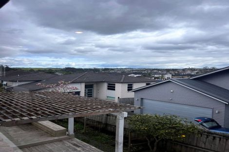 Photo of property in 18 Mulroy Place, Pinehill, Auckland, 0632