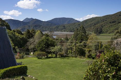 Photo of property in 5 Main Road, Havelock, 7100