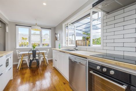 Photo of property in 16 Onslow Road, Papakura, 2110