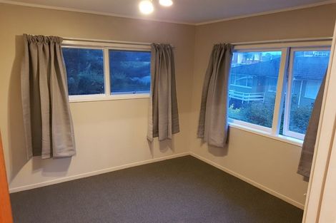 Photo of property in 2/31 Camelot Place, Glenfield, Auckland, 0629
