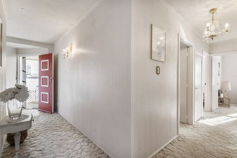 Photo of property in 11 Palmer Avenue, Glen Eden, Auckland, 0602