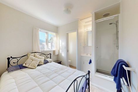 Photo of property in 3-5 Knoll Street, Island Bay, Wellington, 6023