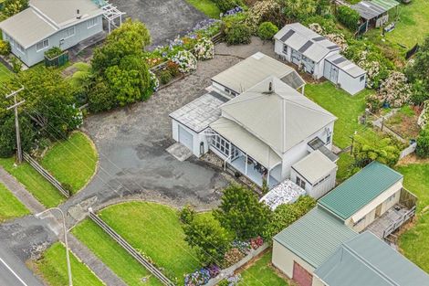 Photo of property in 10 North Street, Mokau, 4376
