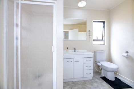 Photo of property in 12 Greville Road, Pinehill, Auckland, 0632