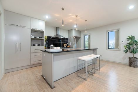 Photo of property in 45 Forrest Hill Road, Milford, Auckland, 0620