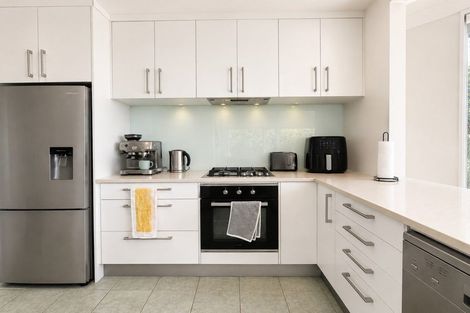Photo of property in 4 Portal Place, Murrays Bay, Auckland, 0630