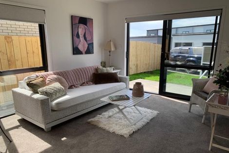 Photo of property in 7 Poutawa Lane, Clarks Beach, 2122