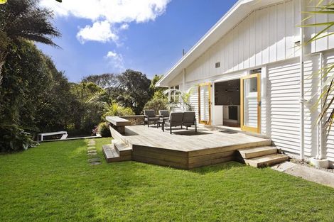 Photo of property in 44 Homewood Crescent, Karori, Wellington, 6012