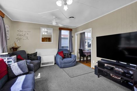 Photo of property in 14 Buchanan Place, Hawera, 4610