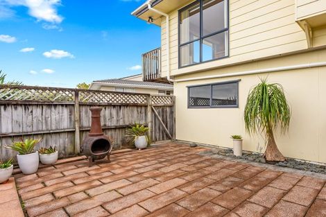 Photo of property in 2/301 Sunset Road, Sunnynook, Auckland, 0632
