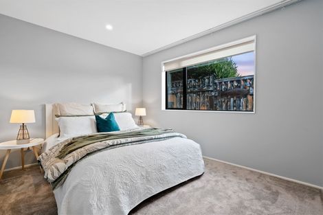 Photo of property in 37 Santa Monica Place, Goodwood Heights, Auckland, 2105