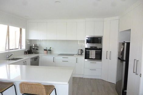 Photo of property in 1/15 Venus Place, Half Moon Bay, Auckland, 2012