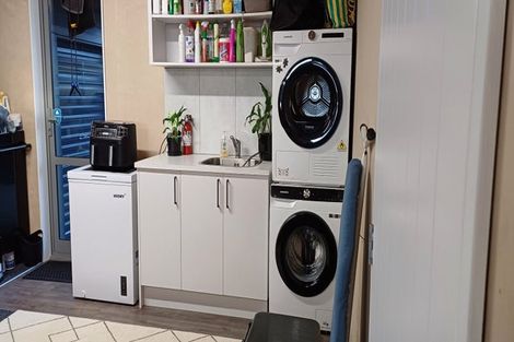 Photo of property in 4 Ella Lane, Green Island, Dunedin, 9018