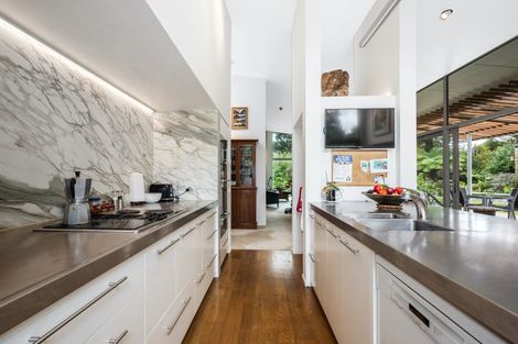 Photo of property in 82 Blue Mountains Road, Pinehaven, Upper Hutt, 5019