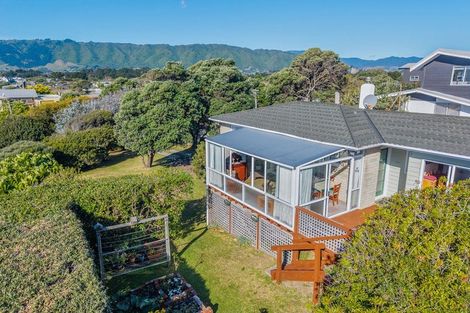 Photo of property in 49 William Street, Waikanae Beach, Waikanae, 5036