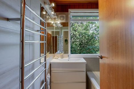 Photo of property in 8 Christina Grove, Normandale, Lower Hutt, 5010