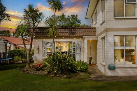 Photo of property in 47 Red Beach Road, Red Beach, 0932