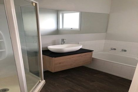 Photo of property in 44 Gossamer Drive, Pakuranga Heights, Auckland, 2010